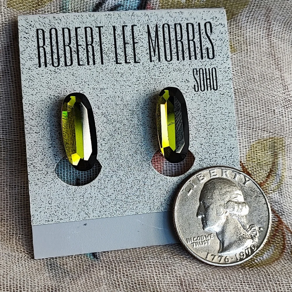 Robert Lee Morris Olive Green Faceted Crystal Vintage Clip Earrings Gold Tone - Picture 4 of 5